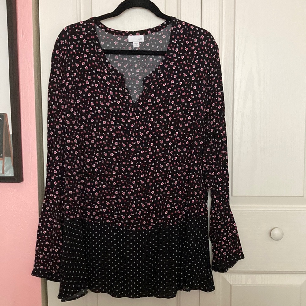 JJill beautiful flower blouse, 4x, EUC, fabric buttons.